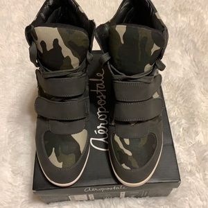 NIB Aeropostale wedge sneakers size 9 camo